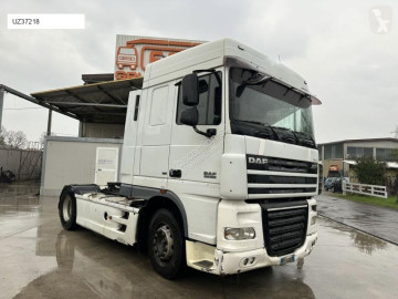 Traktor DAF XF105 460