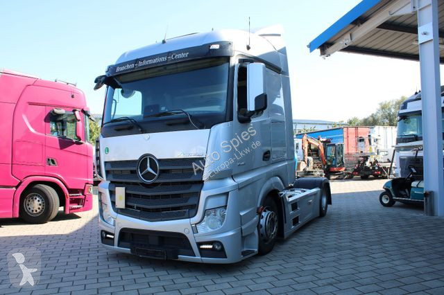 Traktor Mercedes MP4 1846 Mega