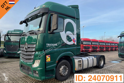 Traktor Mercedes