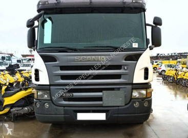 Cabeza tractora productos peligrosos / ADR Scania