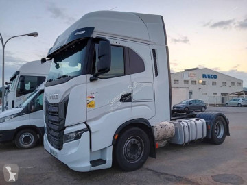 Cabeza tractora productos peligrosos / ADR Iveco