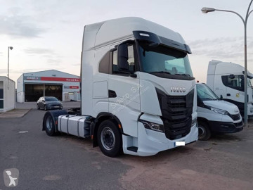 Cabeza tractora productos peligrosos / ADR Iveco