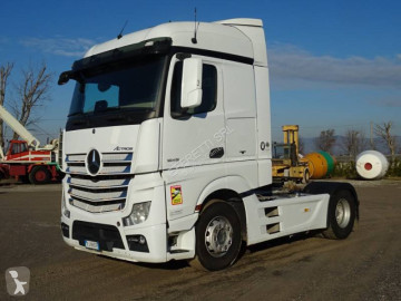 Traktor Mercedes