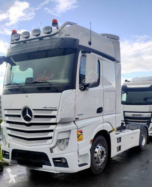 Tahač Mercedes