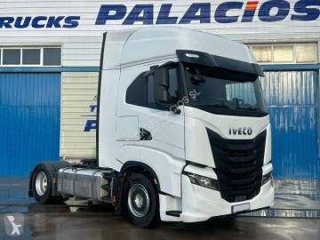 Traktor Iveco