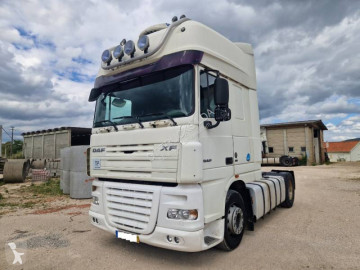Traktor DAF XF105 460