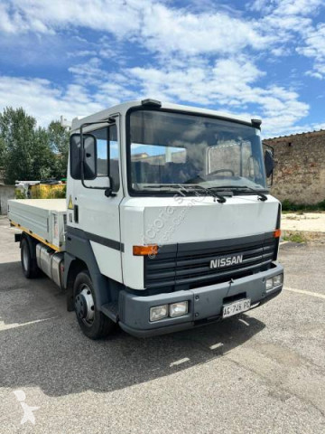 Traktor Nissan