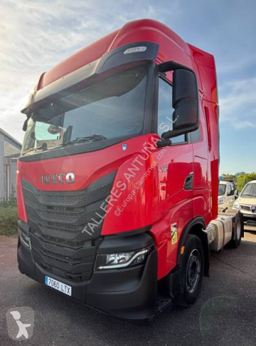 Traktor Iveco