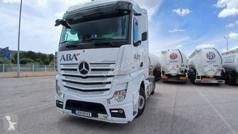 Cabeza tractora Mercedes
