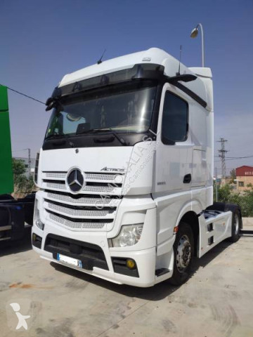 Cabeza tractora Mercedes Actros 1853