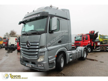 Traktor Mercedes