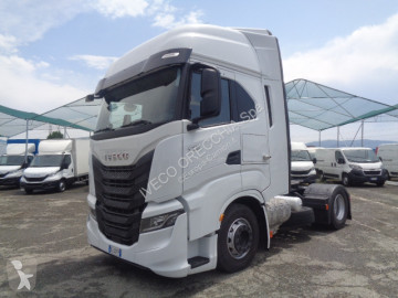 Traktor Iveco