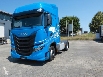 Traktor Iveco