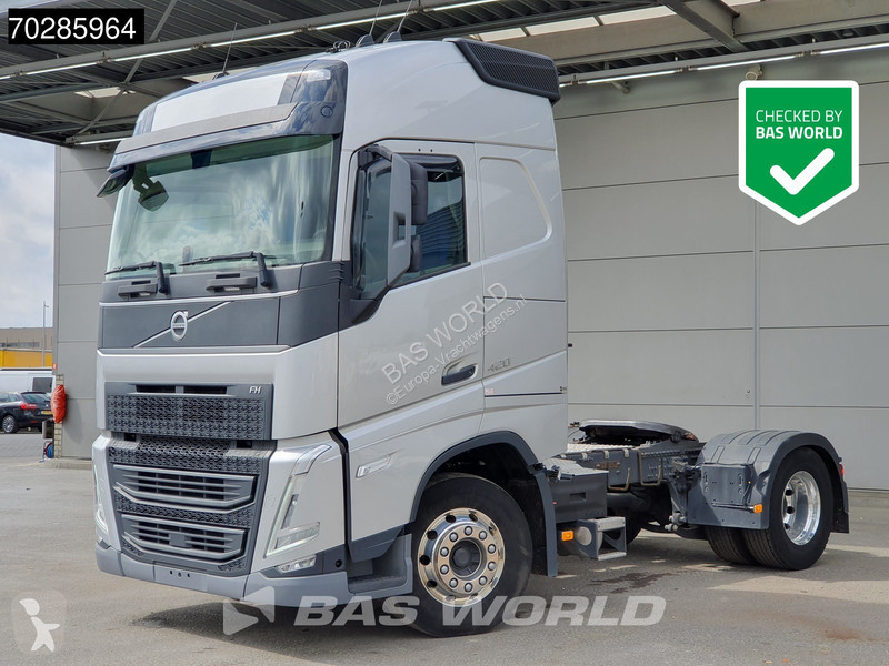Traktor Volvo 420 4X2 Globetrotter Alcoa LED...