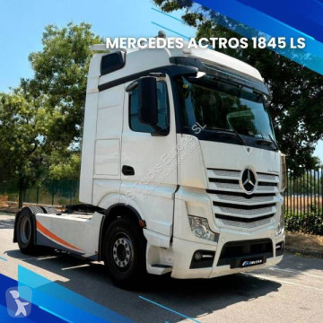 Cabeza tractora Mercedes