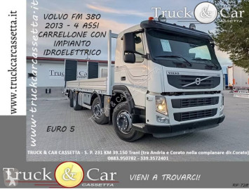 Camion porte engins Volvo