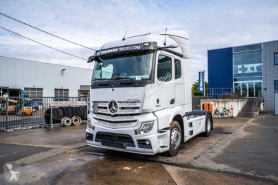 Traktor Mercedes