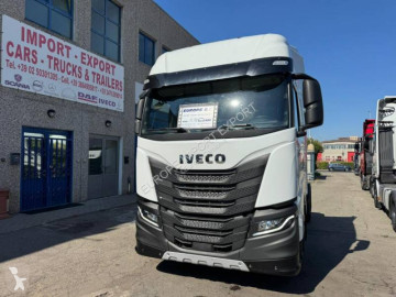 Traktor Iveco