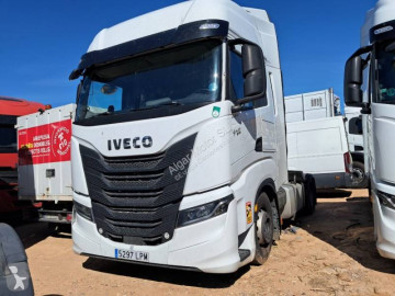 Traktor Iveco