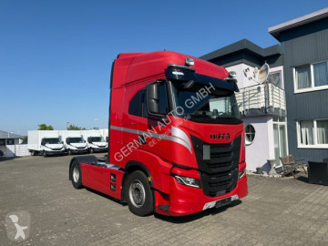 Traktor Iveco