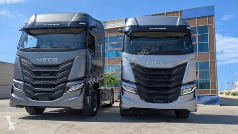 Traktor Iveco ny