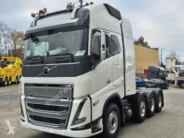 Cabeza tractora convoy excepcional Volvo