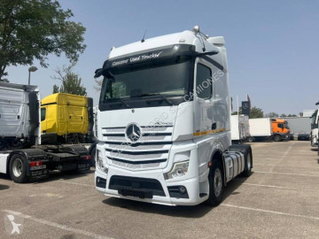 Traktor Mercedes