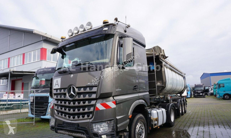 Tahač Mercedes
