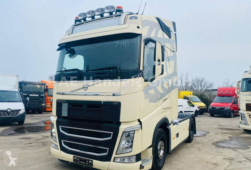 جرار Volvo