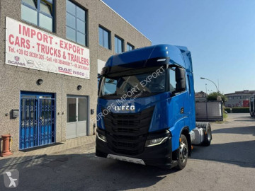 Traktor Iveco