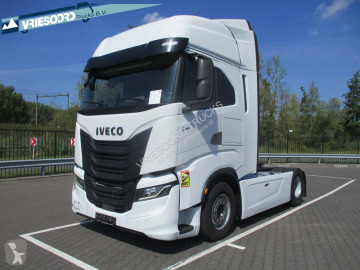 Traktor Iveco