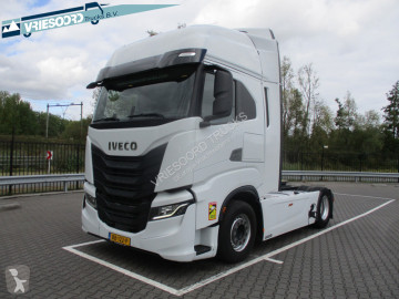 Traktor Iveco