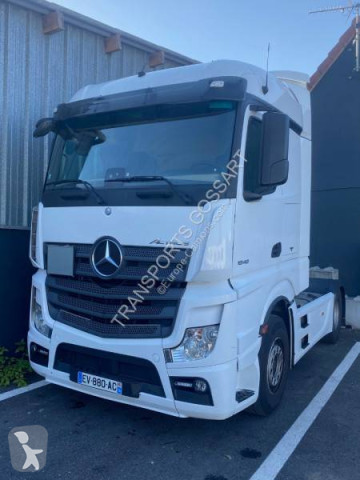 Traktor Mercedes