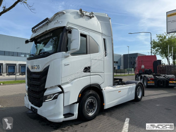Traktor Iveco