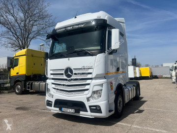 Traktor Mercedes