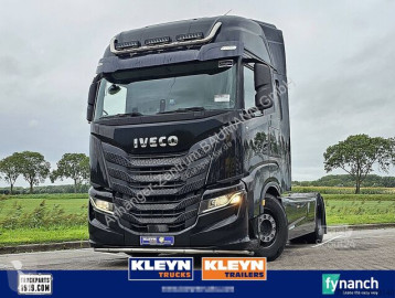 Traktor Iveco