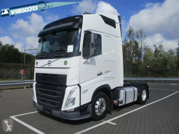جرار Volvo