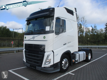 جرار Volvo