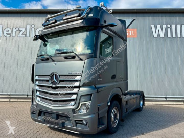 Tahač Mercedes