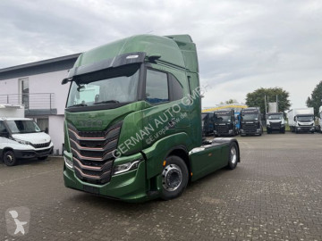 Tahač Iveco nový