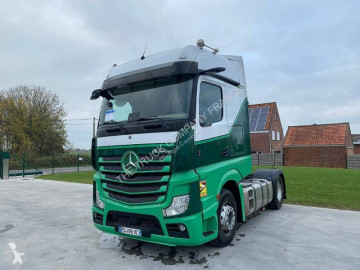 Cabeza tractora Mercedes