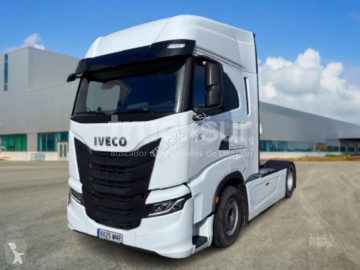 Влекач Iveco