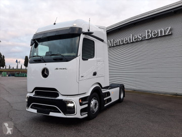 Влекач Mercedes нови