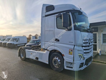 Cabeza tractora Mercedes