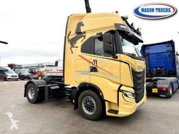 Влекач Iveco X-WAY