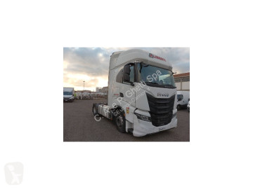 Влекач Iveco