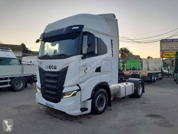 جرار Iveco S-WAY 490