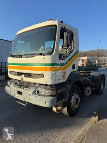 Влекач Renault Kerax 385