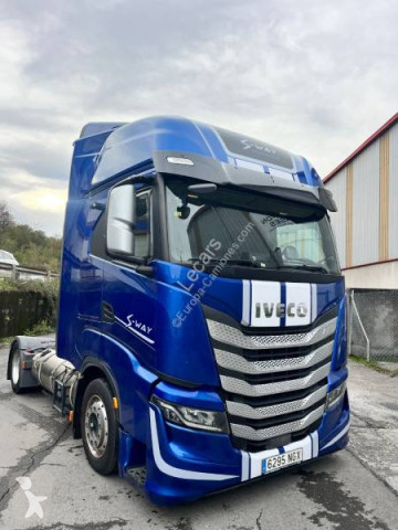 Влекач Iveco