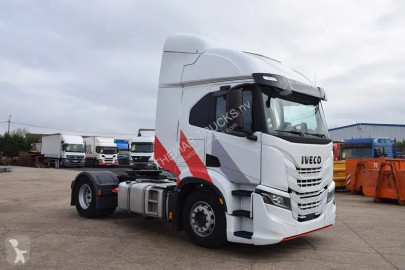 Tahač Iveco